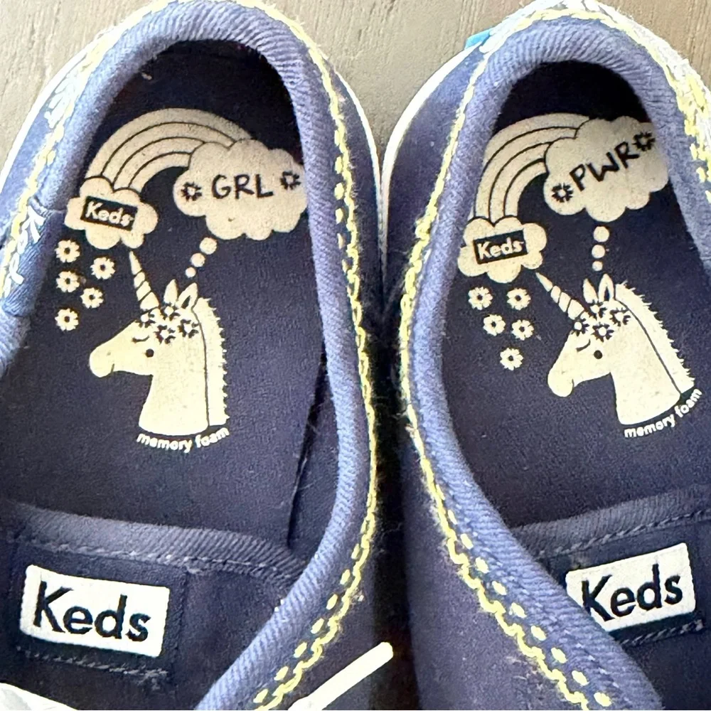 Keds Tennis shoes Women’s Girls Embroidered Daisies Kickstart sz 5 EUC
